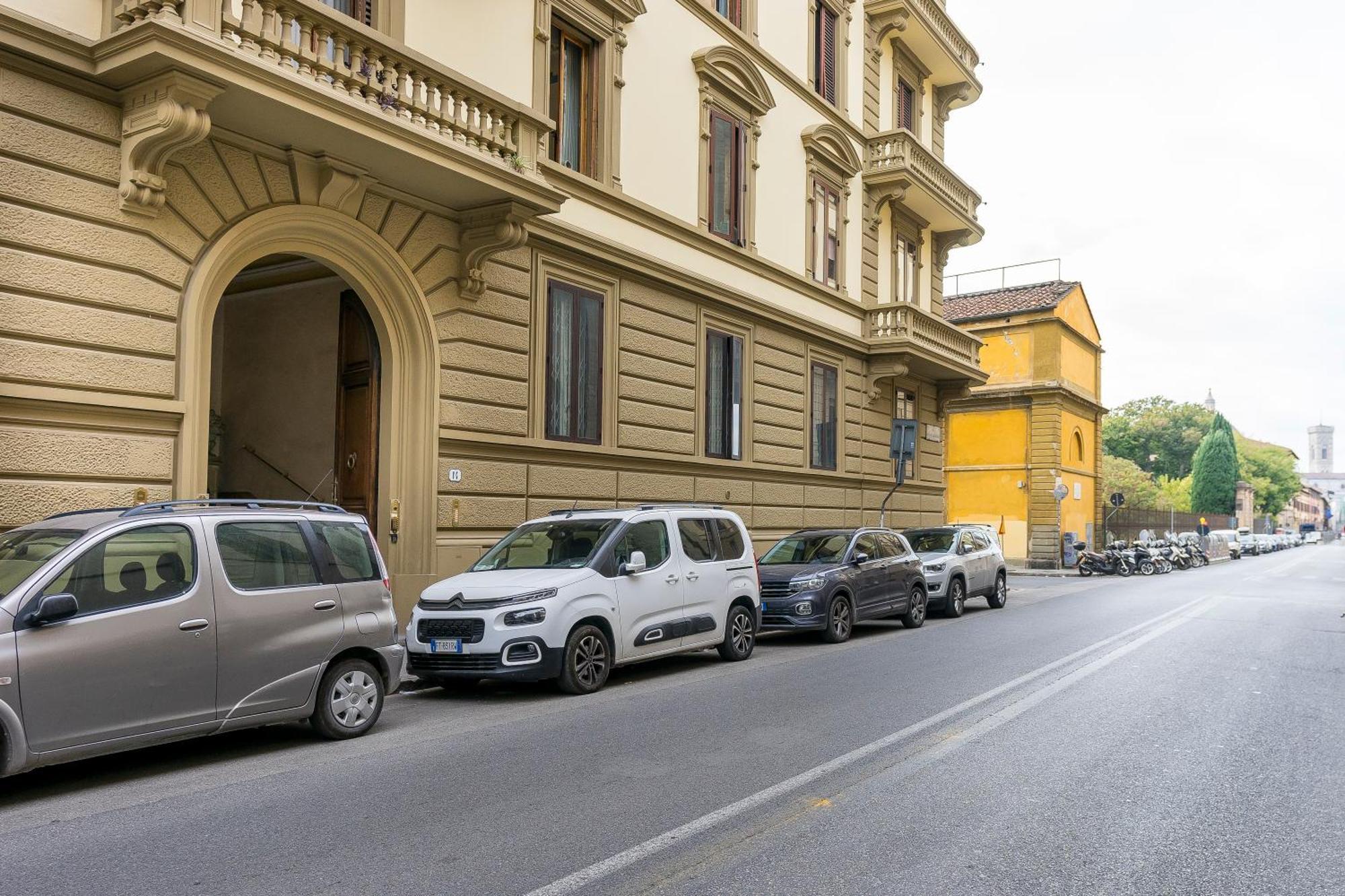 San Marco Black Appartamento Luxury Con Terrazzo E Parcheggio Su Richiesta Florence Luaran gambar