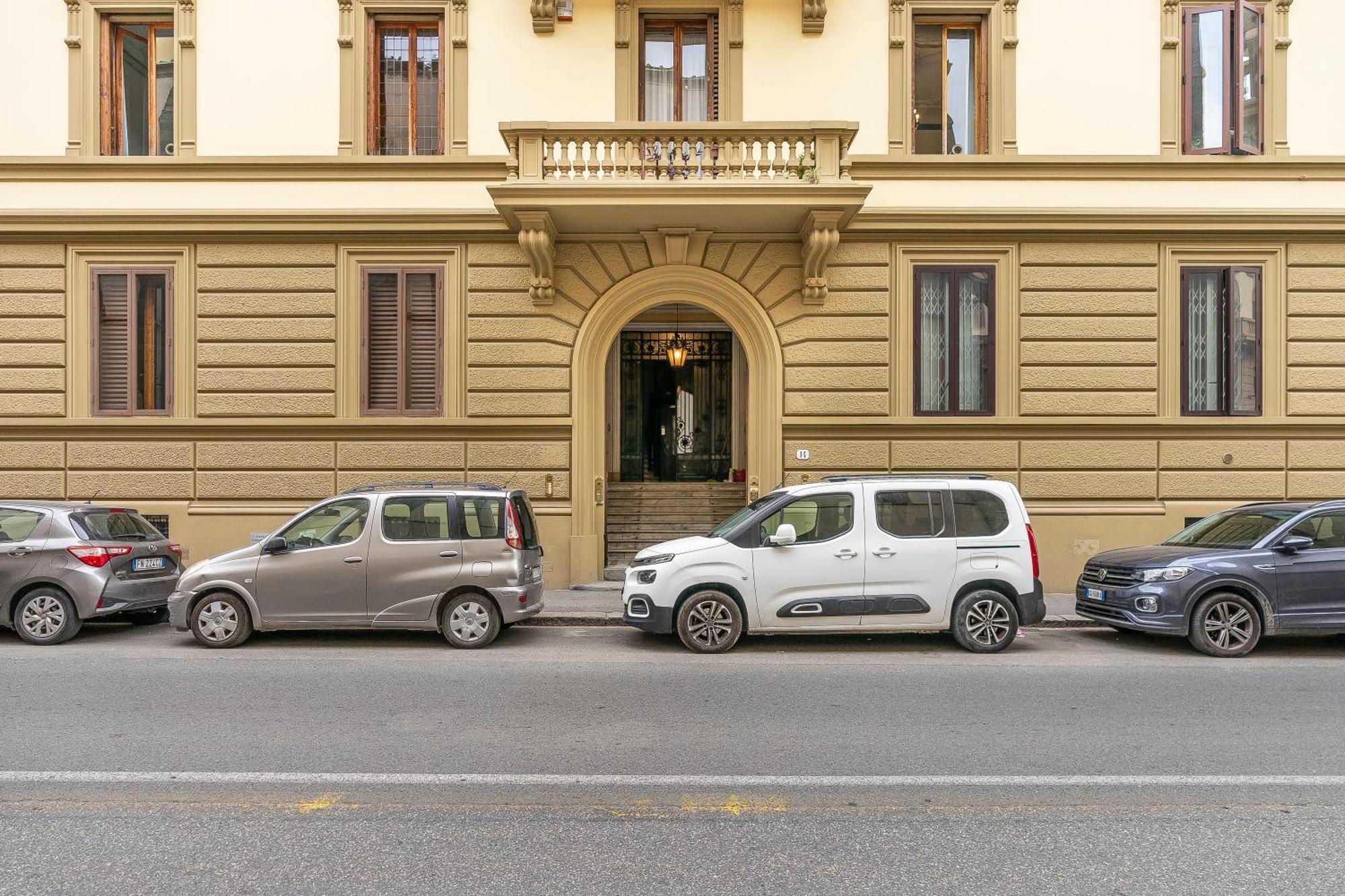 San Marco Black Appartamento Luxury Con Terrazzo E Parcheggio Su Richiesta Florence Luaran gambar