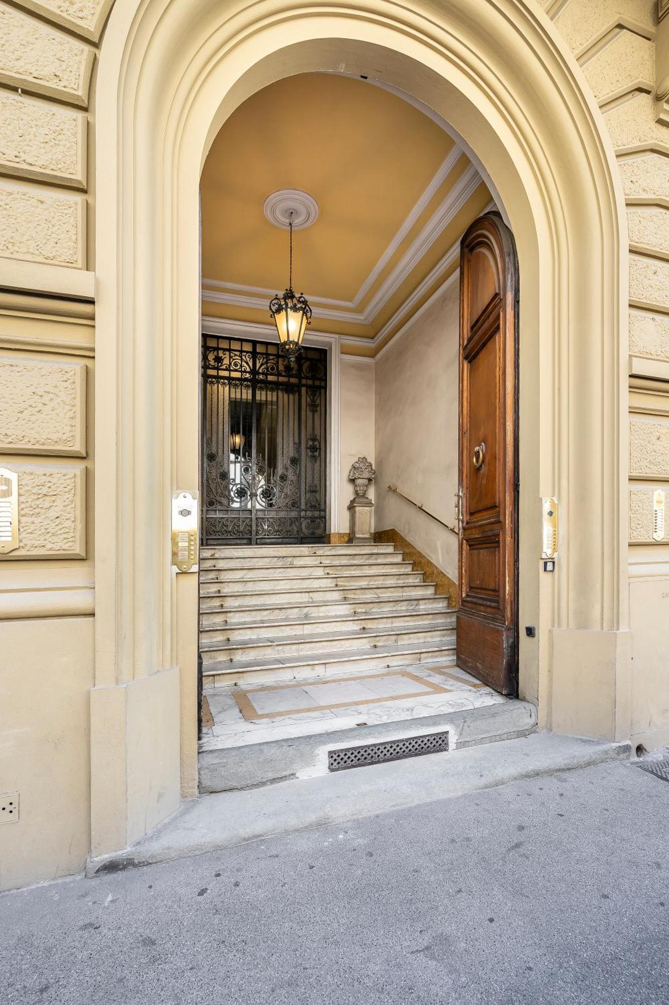 San Marco Black Appartamento Luxury Con Terrazzo E Parcheggio Su Richiesta Florence Luaran gambar